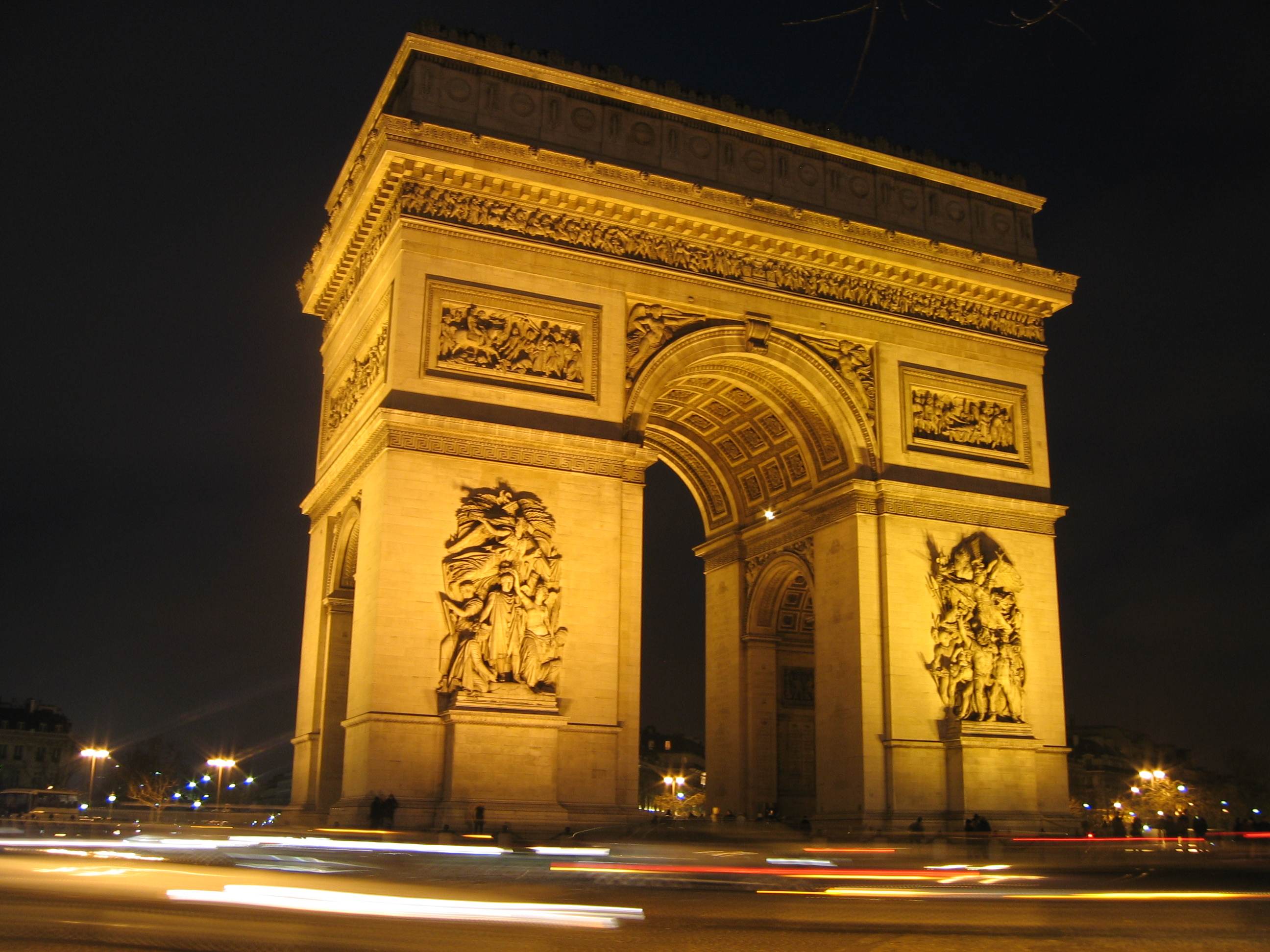 Paris_arc_de_Triomphe_place_de_lEtoile_la_nuit1.jpg